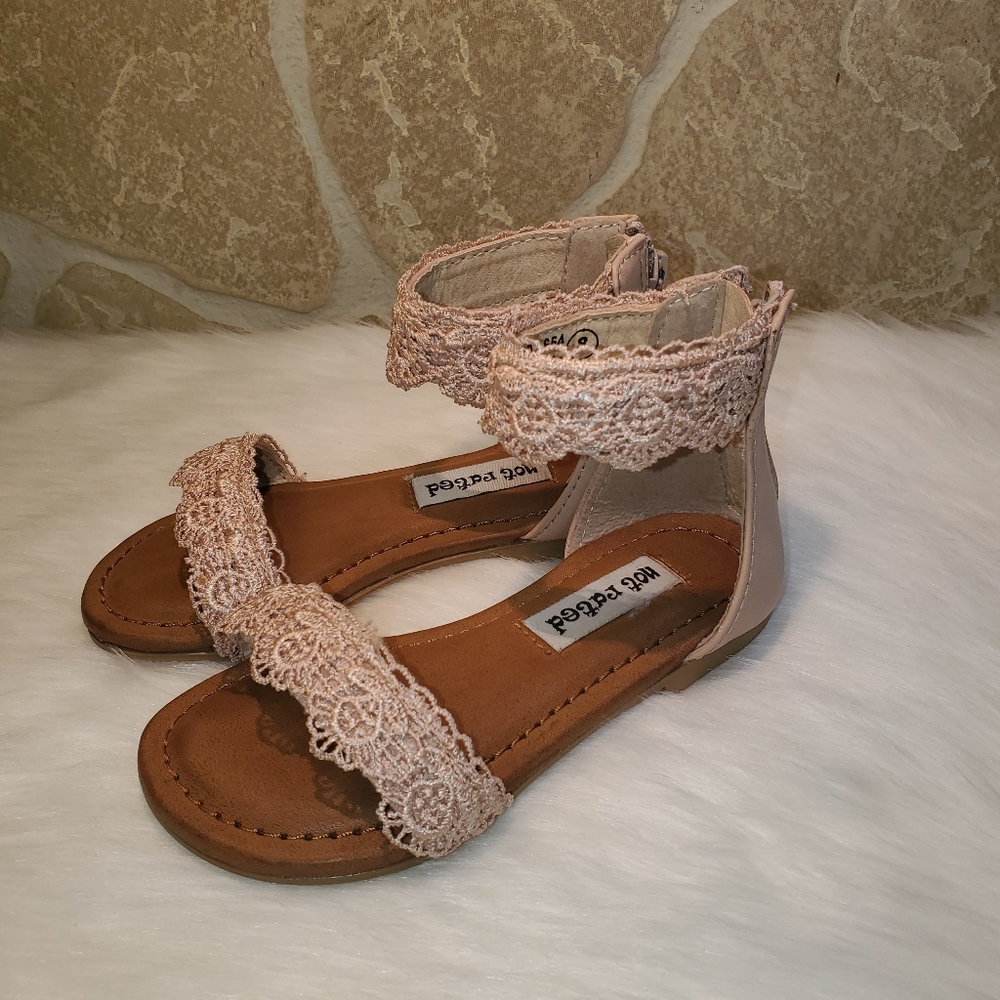 GIRLS SANDALS NOT RATED
